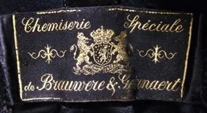 Label met tekst Chemiserie Speciale / de Brauwere & Geirnaert