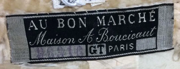 Etiquette avec texte Au Bon Marché / Maison A Boucicaut / GT Paris