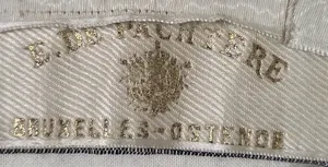 Label met tekst E. DE PACHTERE / Bruxelles-Ostende