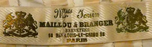 Label met tekst Mmes Jouin / Maillou & Branger / Brevetés / 18 RUE LOUIS-LE-GRAND 18 / PARIS