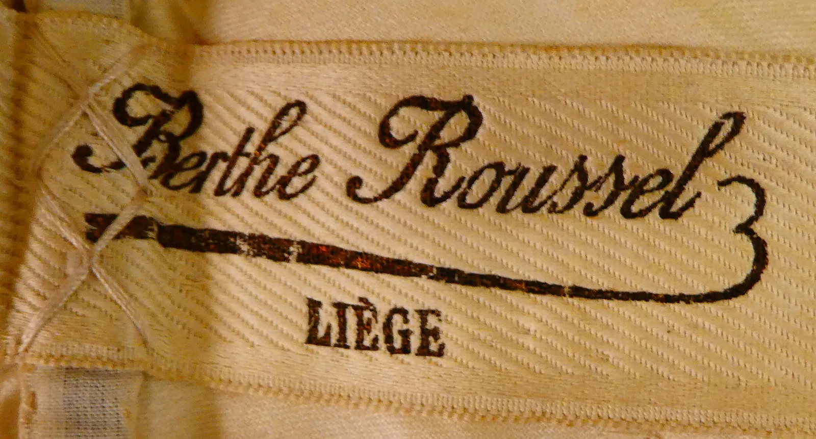 Etiquette avec texte Berthe Roussel / Liège