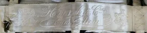 Label met tekst Hirsch & Cie / Amsterdam