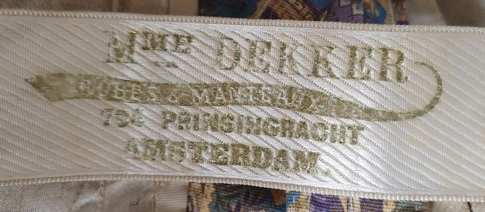 Label van Madame Dekker