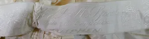 Label met tekst Wed. L.M. Spier / Maison de Confection / Zutphen
