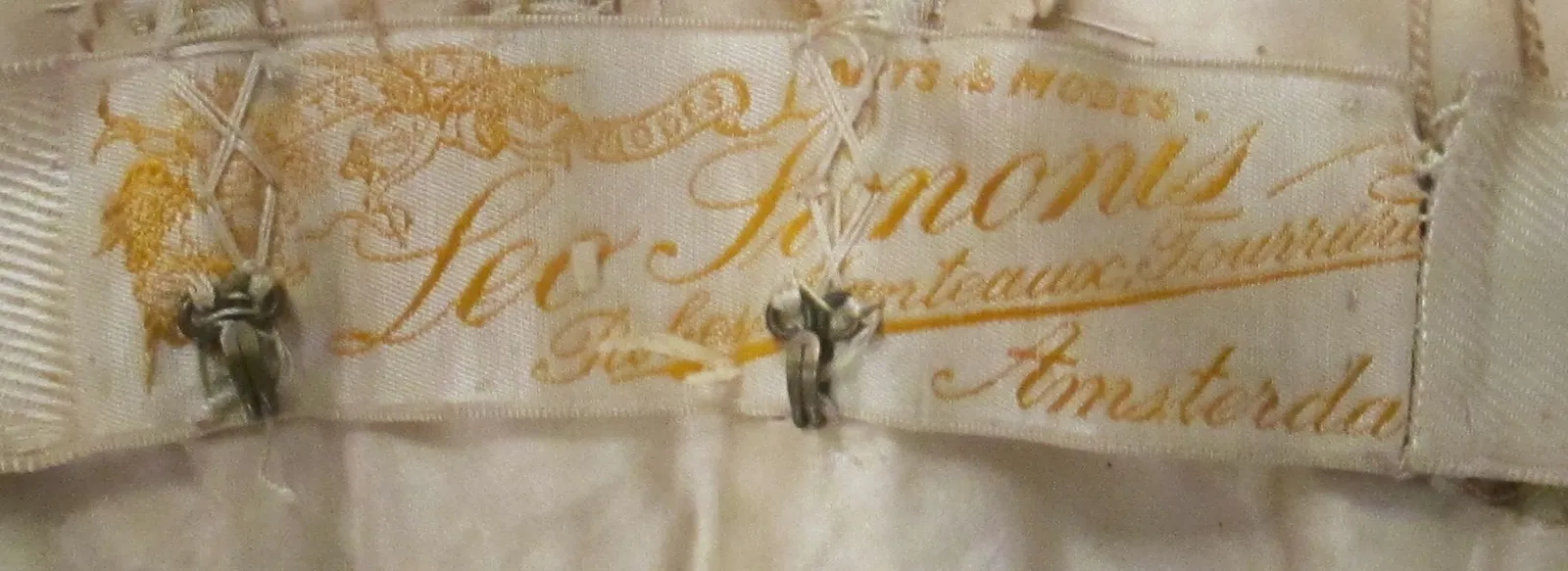 Label van Leo Simonis