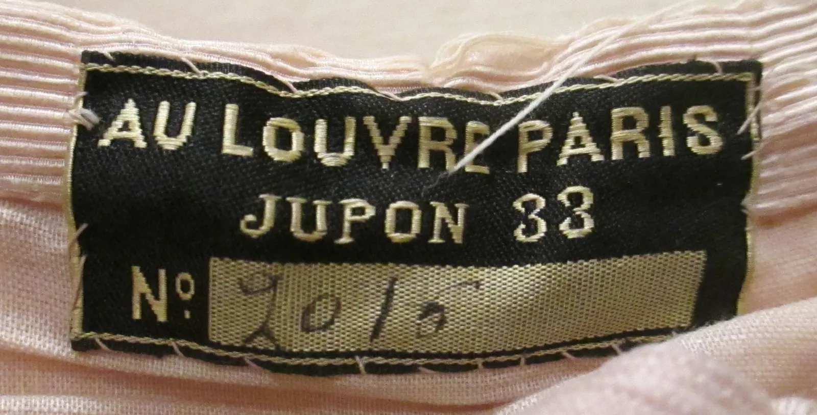 Label van Au Louvre Paris