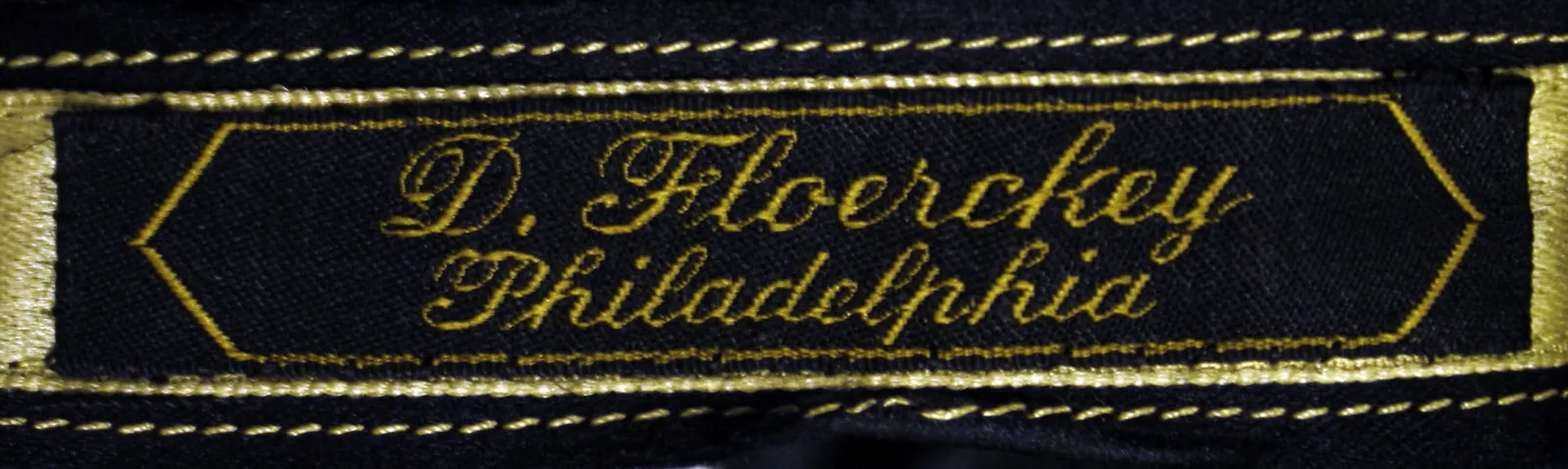 Label van Dora Floerckey