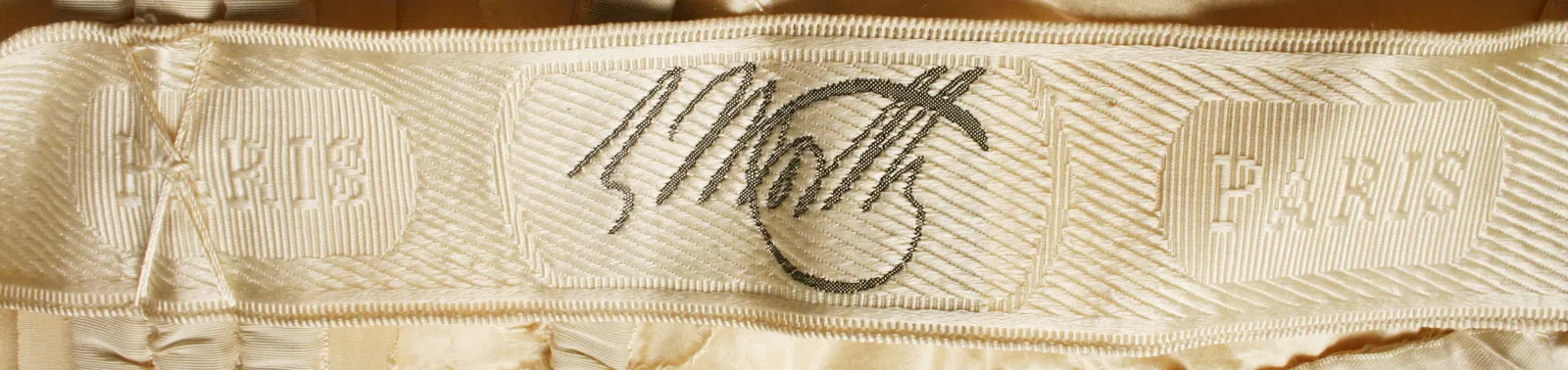 Label van House of Worth