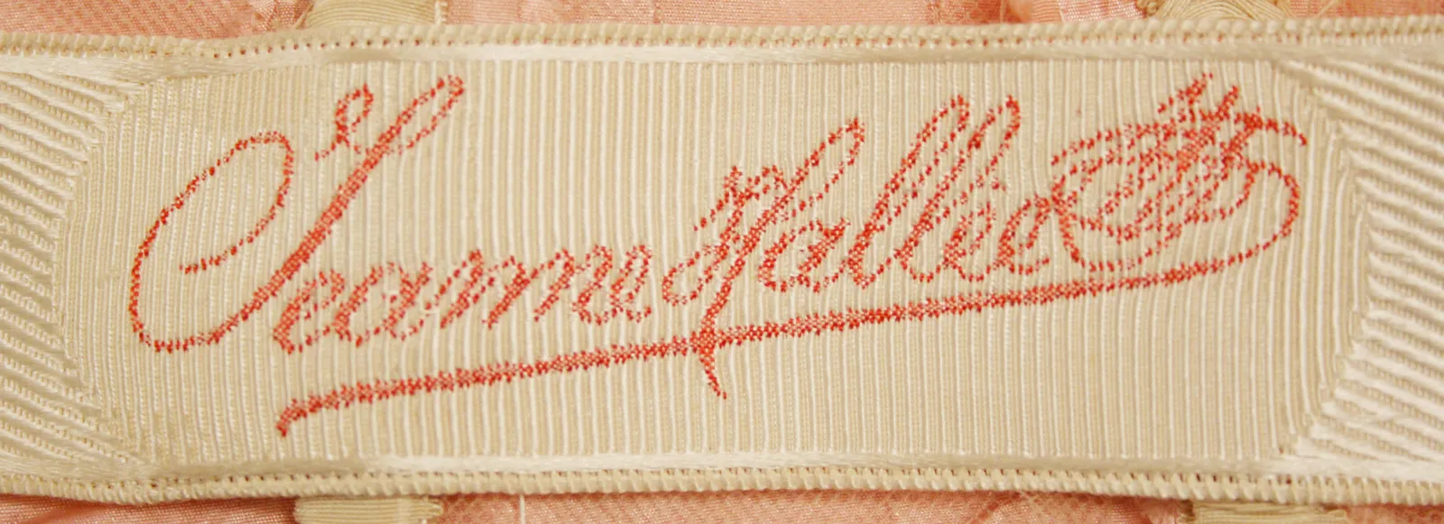 Label van Jeanne Hallée