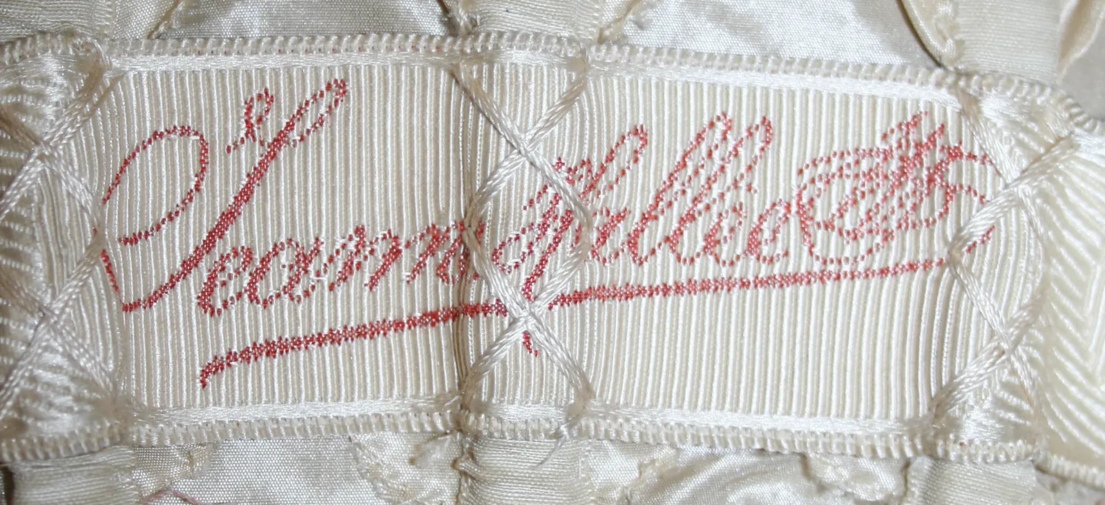 Label van Jeanne Hallée