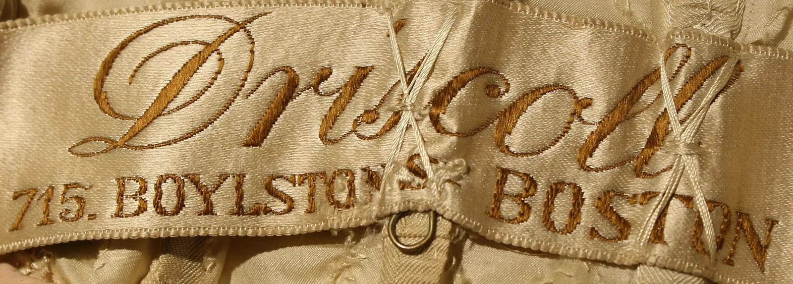 Etiquette avec texte Driscoll / 715. BOYLSTON ST. BOSTON