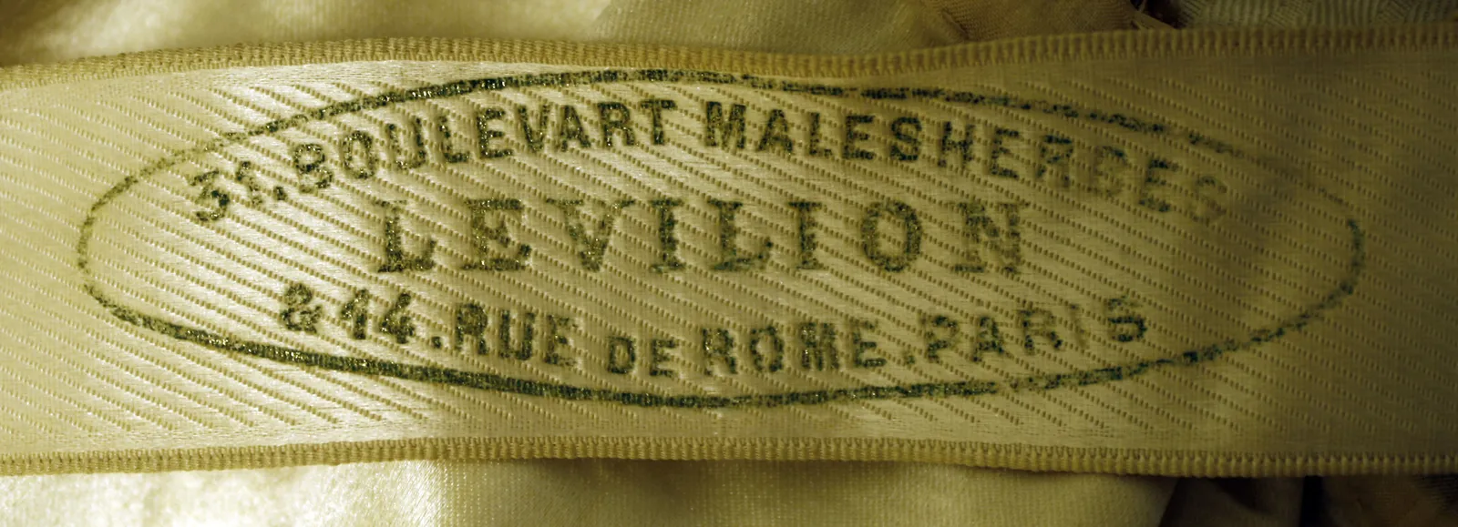 Label met tekst 31. Boulevart Malesherbes / Levilion / & 14. Rue de Rome. Paris