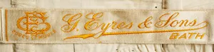 Label met tekst G. Eyres & Sons, Bath