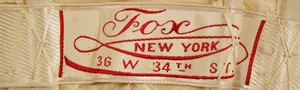 Label met tekst Fox/ New York/ 36 W 34th St.