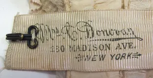 Label met tekst Mrs. C. Donovan / 280 MADISON AVE / NEW YORK