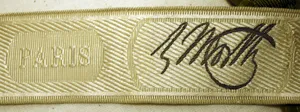 Label met tekst C. Worth, Paris