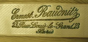 Label met tekst Ernest Raudnitz / 23 Rue Louis-le-Grand, 23 / Paris