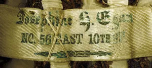Label met tekst Josephine Egan, No. 56 East 10th Street