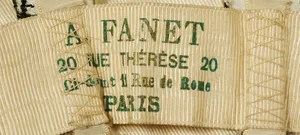 Label met tekst A. FANET / 20 RUE THÉRÈSE 20 / Ci-devant 11 Rue de Rome / PARIS