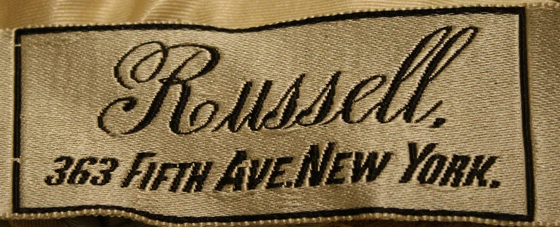 Label met tekst Russell / 363 FIFTH AVE. NEW YORK