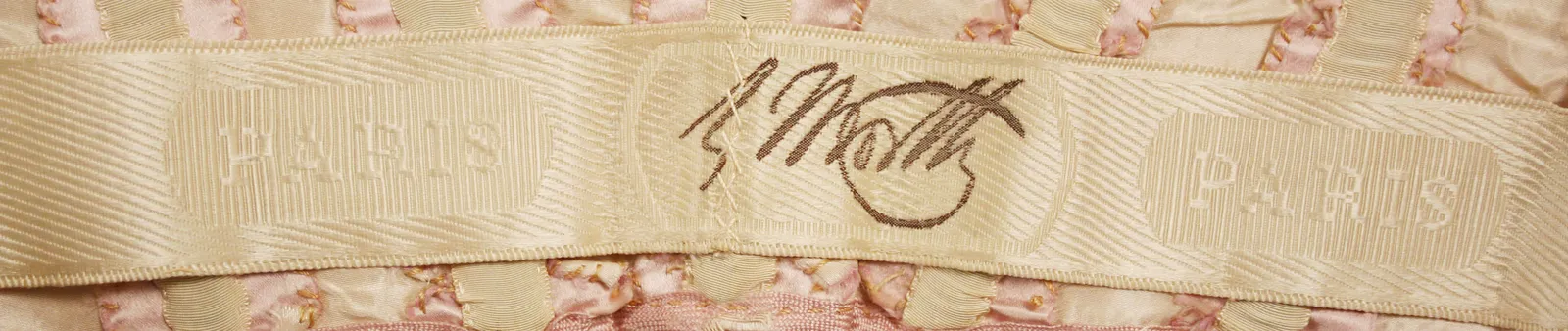 Label with textC. Worth, Paris