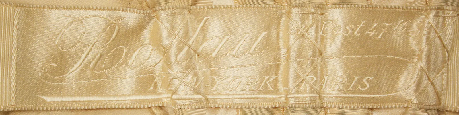 Label met tekst Roxlau / New York, Paris; 21 E. 47th St., N.Y.