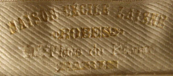Label with textMaison Cécile Laisne / ROBES / 16 Place du Havre / PARIS