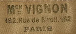 Label met tekst MON VIGNON / 182. Rue de Rivoli. 182 / PARIS