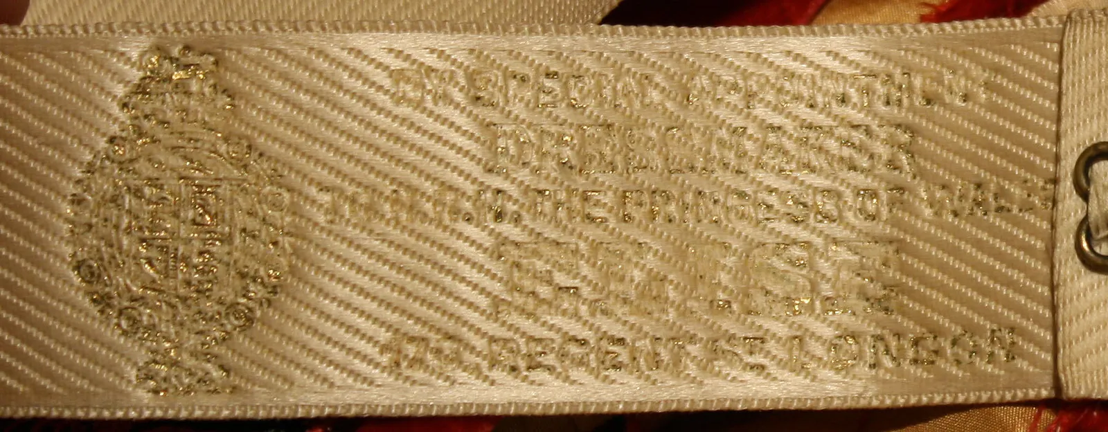 Etiquette avec texte by special appointment, Dressmaker to H.R.H. the Princess of Wales / ELISE/ 170 Regent St. London
