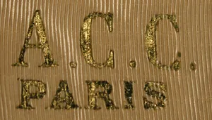Label met tekst A.C.C., PARIS