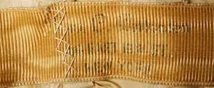Label met tekst Mrs. C. Petterson / 44 EAST 19ST. [sic] ST. / NEW YORK