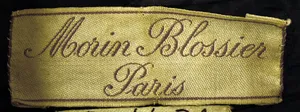 Label met tekst Morin Blossier / Paris