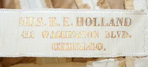 Label met tekst Mrs. E. E. Holland / 418 Washington Blvd. / Chicago