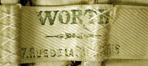 Label met tekst Worth / Rue de la Paix Paris
