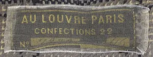 Label met tekst AU LOUVRE Paris, confections 22 nº 7838