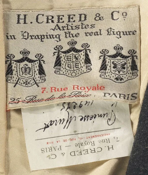 Label with textH. CREED & Cº / Artistes / in Draping the real Figure / 3 chapeaux / 25 rue de la Paix barré de rouge / 7 rue Royale Paris