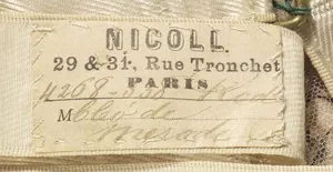Label met tekst Nicoll / 29-31 rue Tronchet Paris