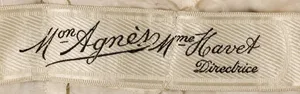 Label met tekst Mon [ pour Maison ] Agnès / Mme Havet Directrice / 7, rue Auber