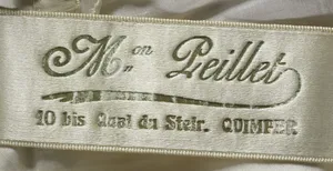 Label met tekst M[on] Peillet / 10 bis Quai du Steir / QUIMPER