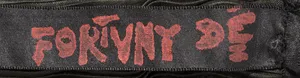 Label met tekst FORTUNY DE[POSE]