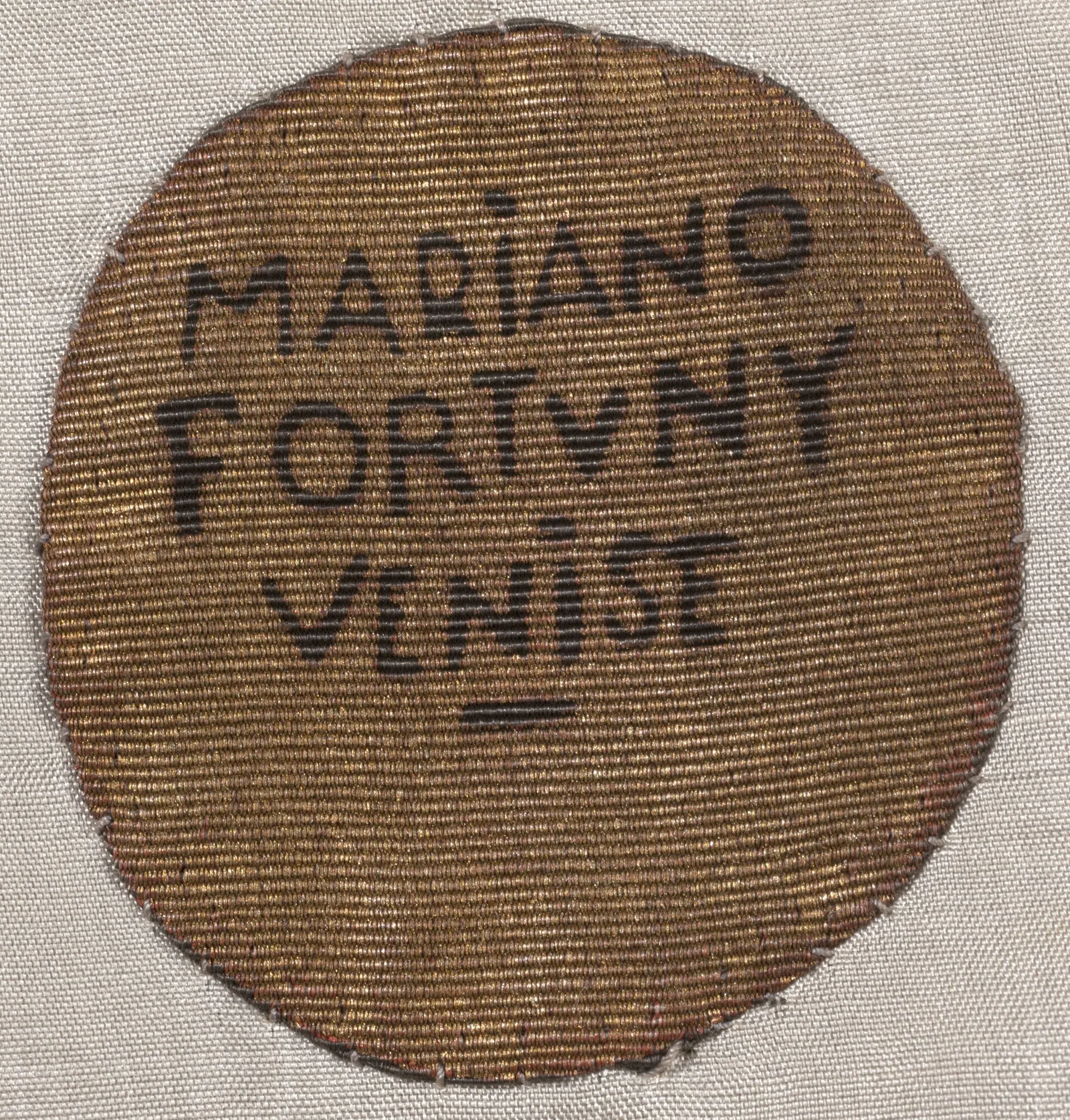 Etiquette avec texte MARIANO / FORTUNY / VENISE