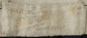 Label met tekst Pierre Bulloz / Cie / Rue Royale Paris